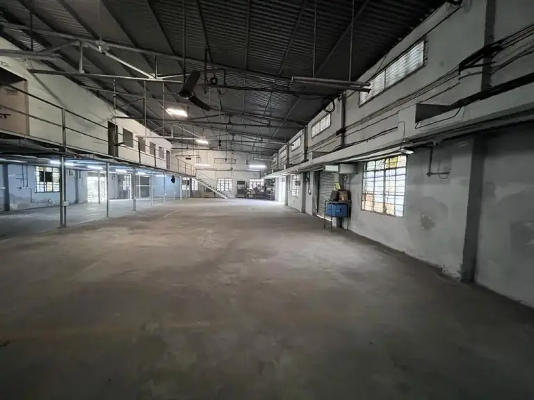 8,000 sqft warehouse in Surat, Gujarat