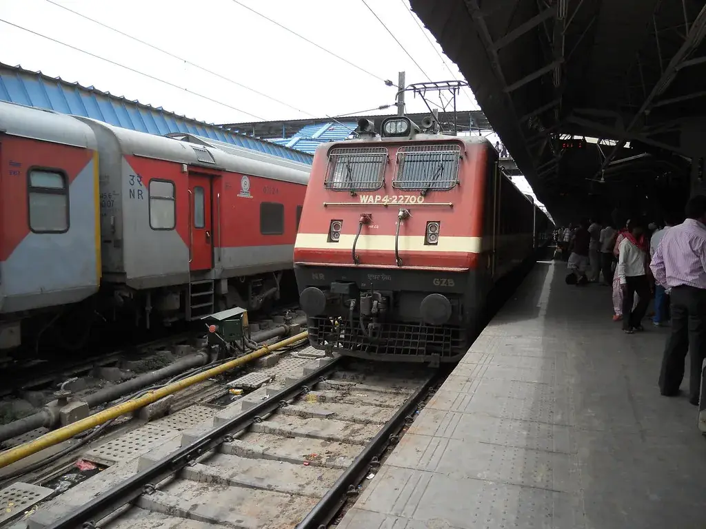 Electric locomotive at a railway platform in Ghaziabad